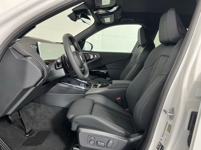 Used 2026 Alpine White BMW 30 xDrive image 11
