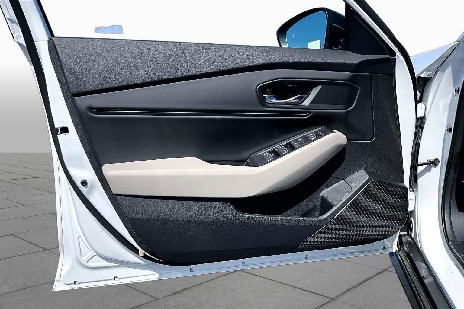 New 2026 Platinum White Pearl Honda SE image 10