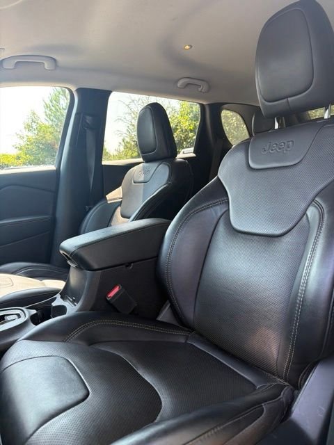 Used 2023 White Jeep Altitude image 6