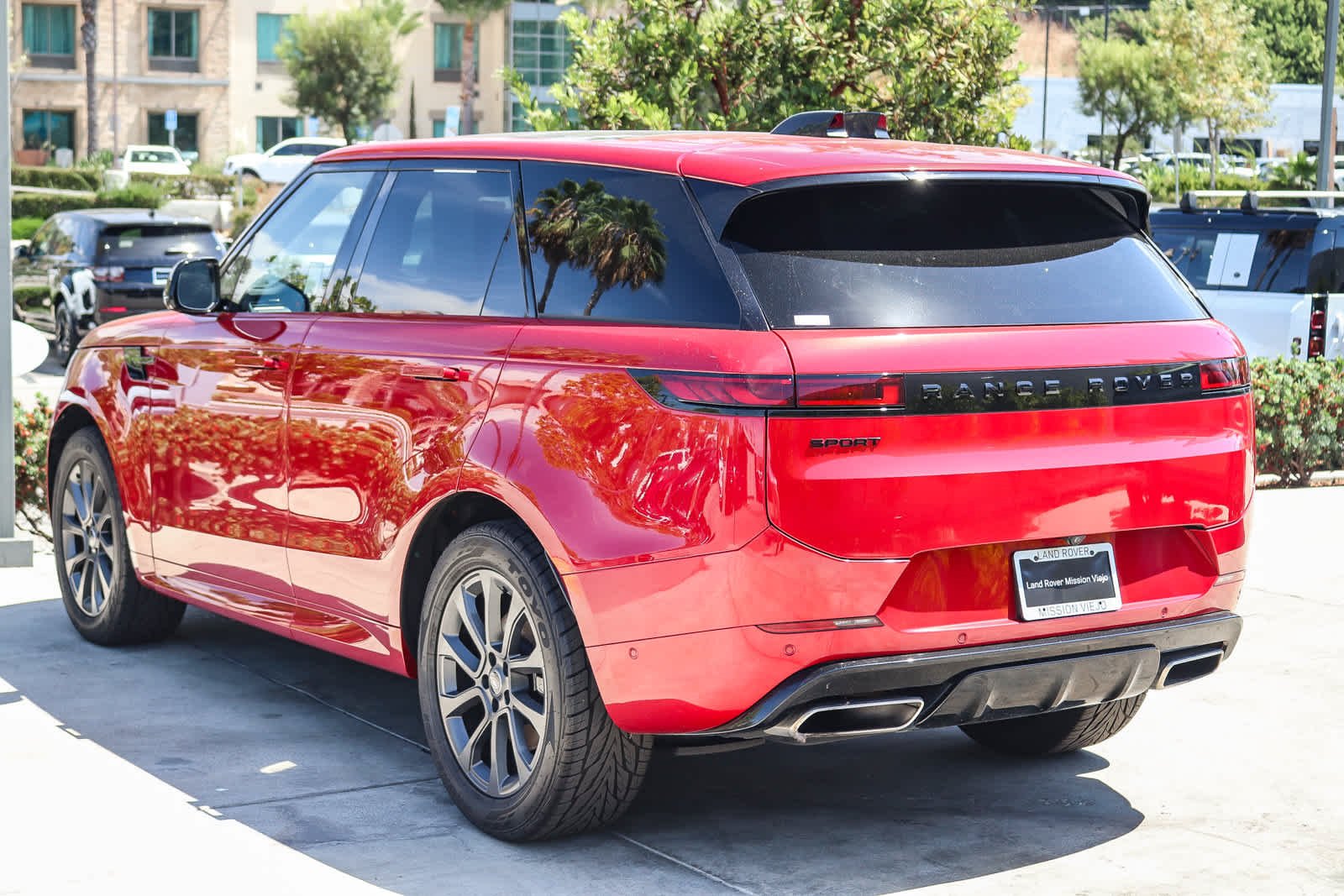 Used 2024 Red Land Rover Dynamic SE image 4