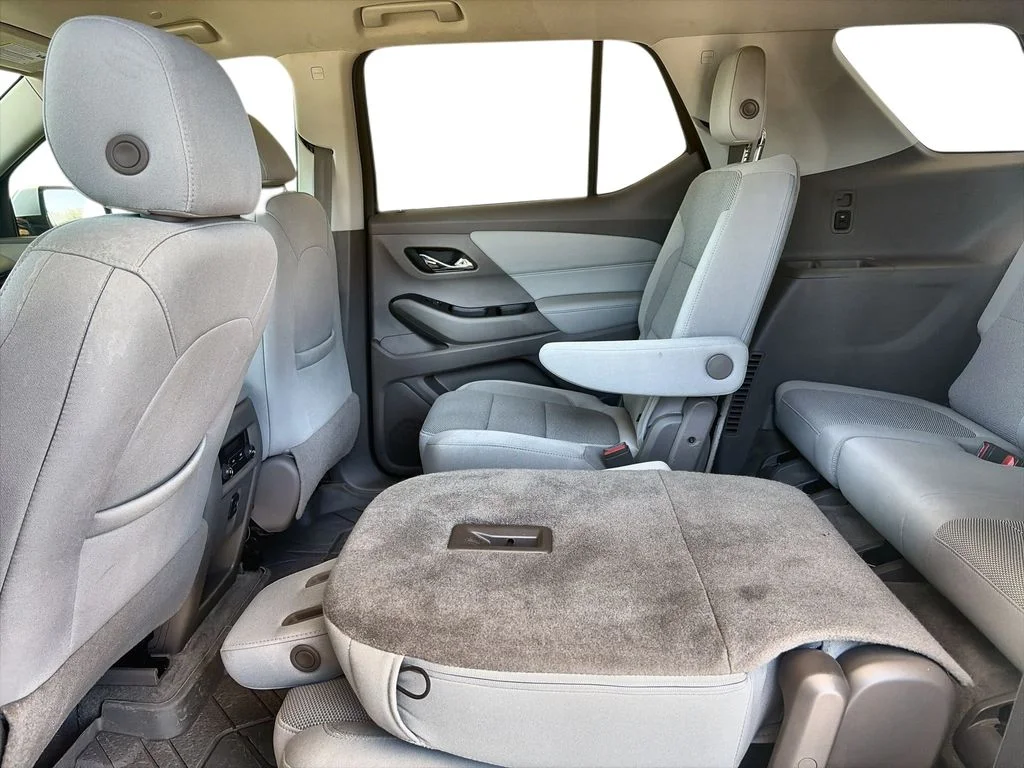 Used 2018 Silver Chevrolet LT image 26