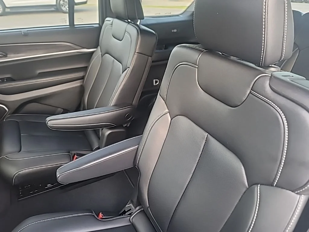 Used 2025 Silver Jeep Limited image 19