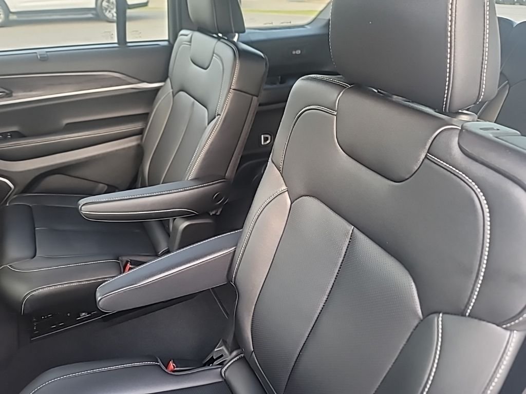 Used 2025 Silver Jeep Limited image 19