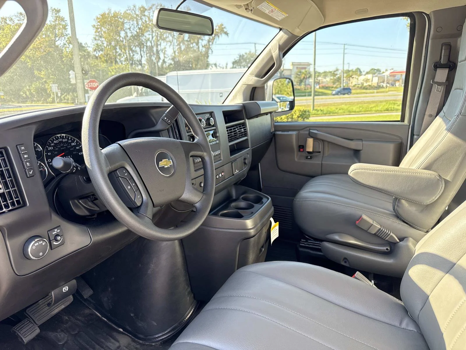 2025 Chevrolet Express Cargo Work Van - Photo 17