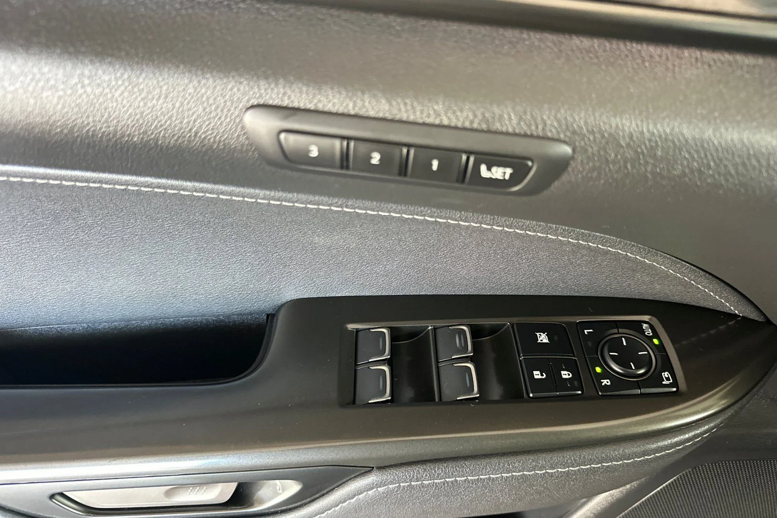 Certified Used 2025 ATOMIC SILVER Lexus 350h Premium image 8