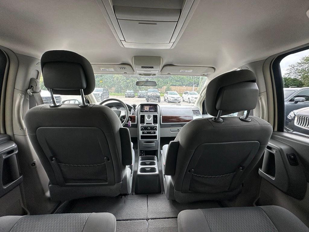 Used 2010 Gold Chrysler Touring image 18