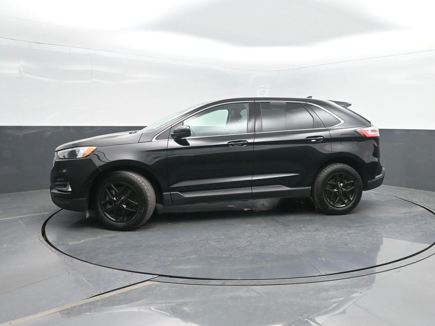 2024 Ford Edge SEL AWD's photo