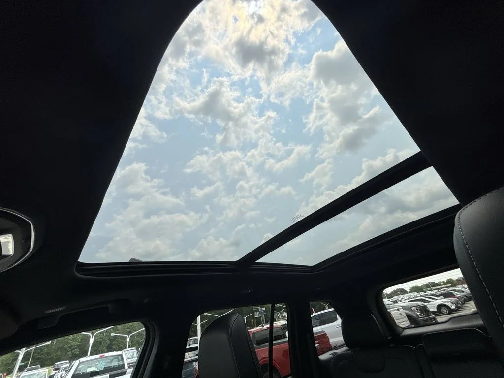 Used 2025 White Jeep Limited image 16