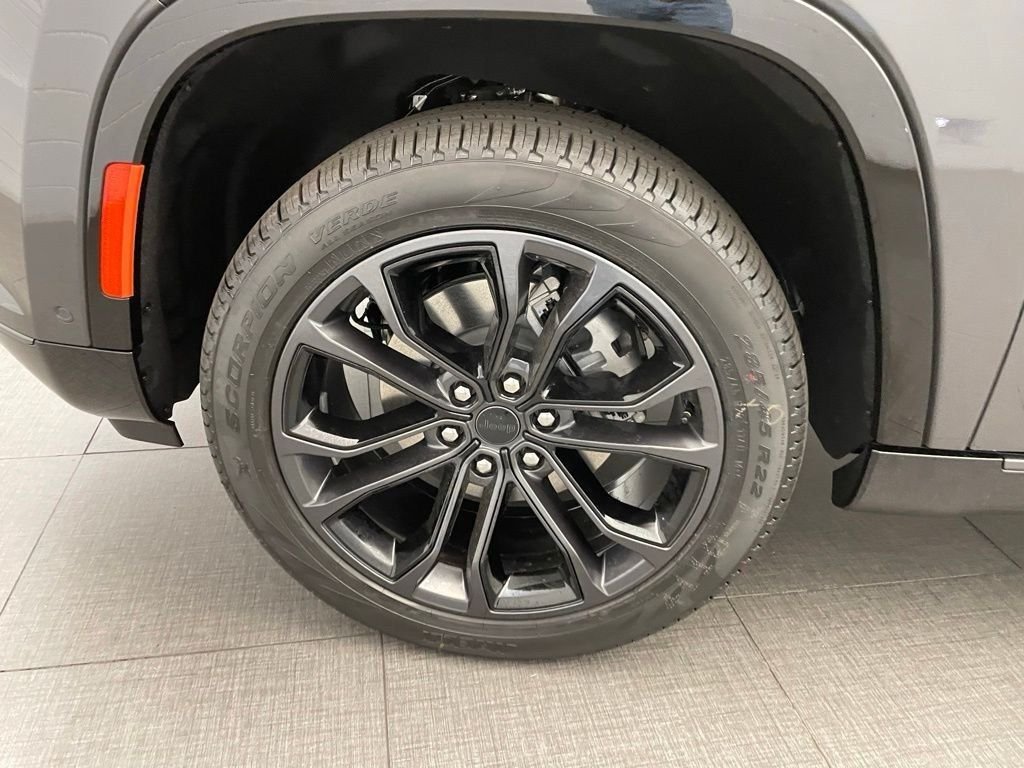 New 2026 Baltic-Gray Metallic Clear-Coat Exterior Paint Jeep Summit Reserve image 10