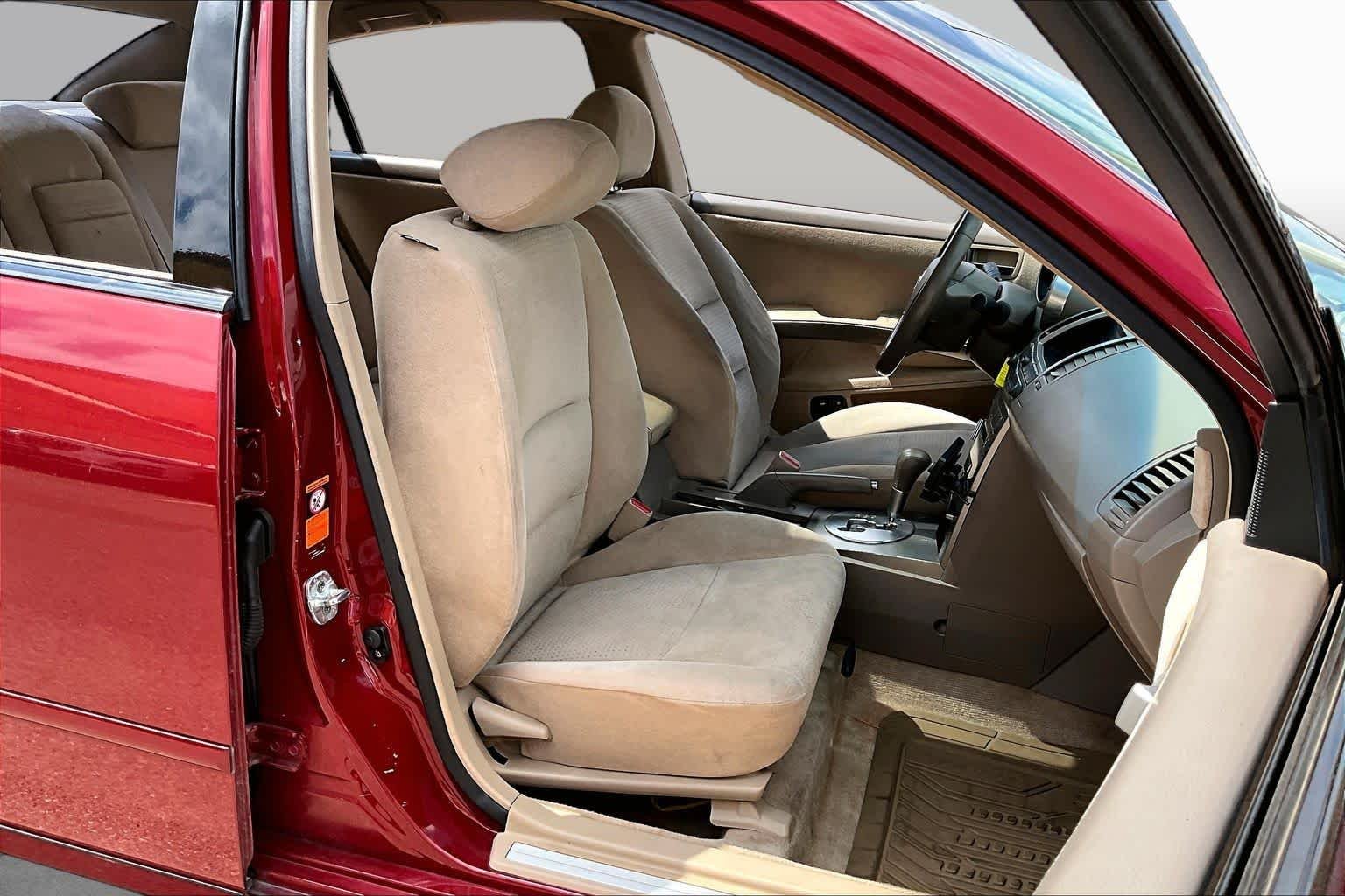 Used 2004 Red Opulence Metallic Nissan SE image 8