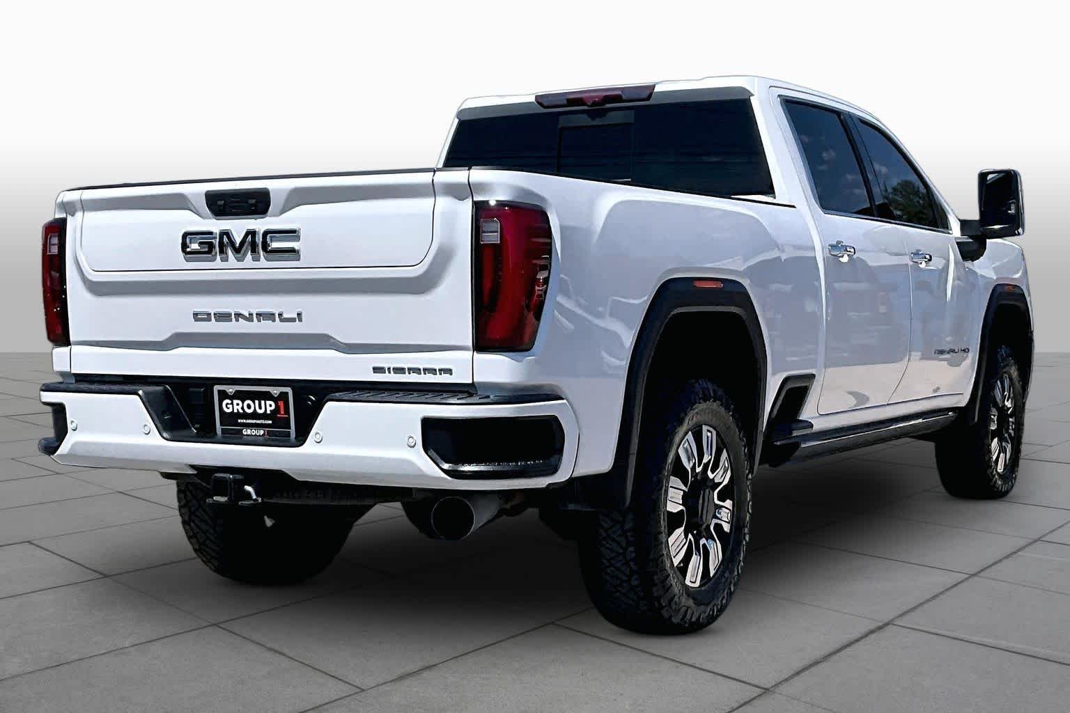 Used 2024 White Frost Tricoat GMC Denali image 13
