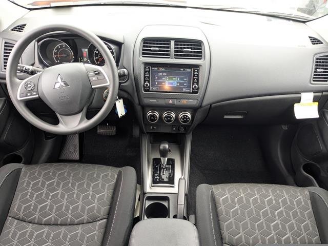 Used 2025  Mitsubishi SE image 15