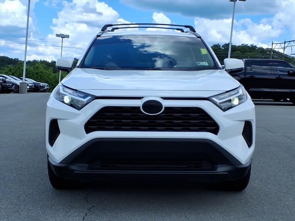 Used 2022  Toyota XLE image 9