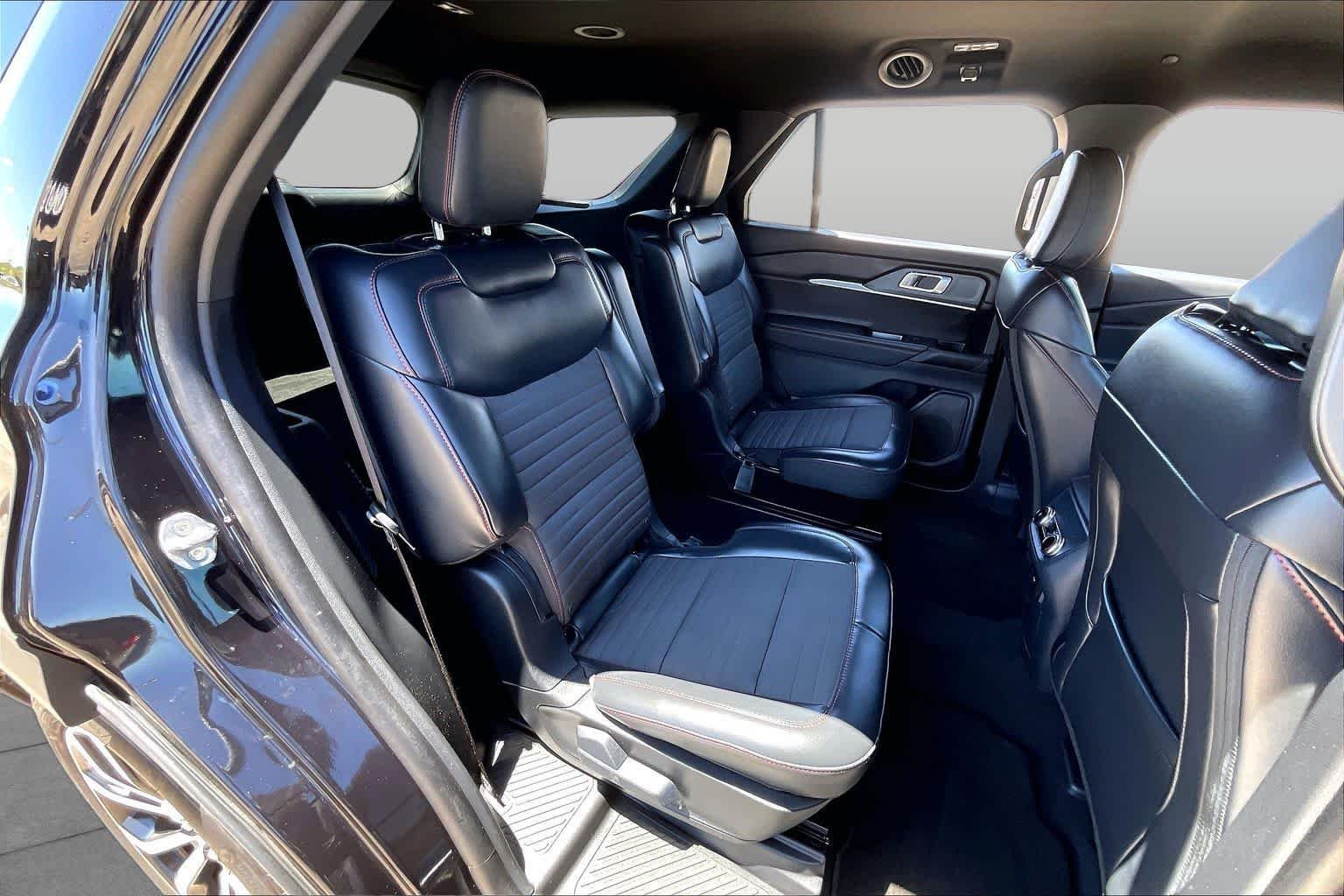 Used 2026 Agate Black Metallic Ford ST-Line image 19