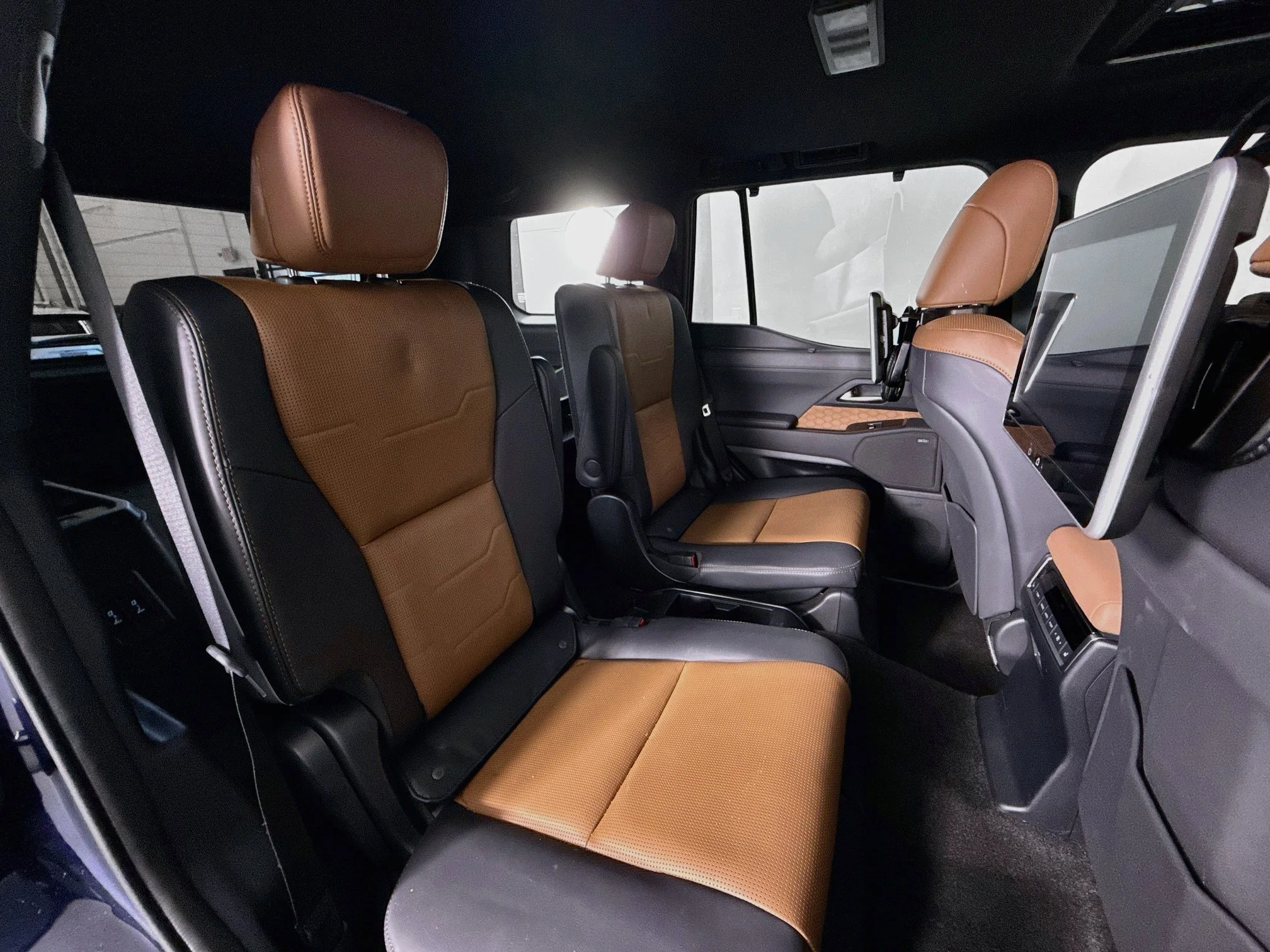 Used 2025 Nightfall Mica Lexus 550 Luxury image 27