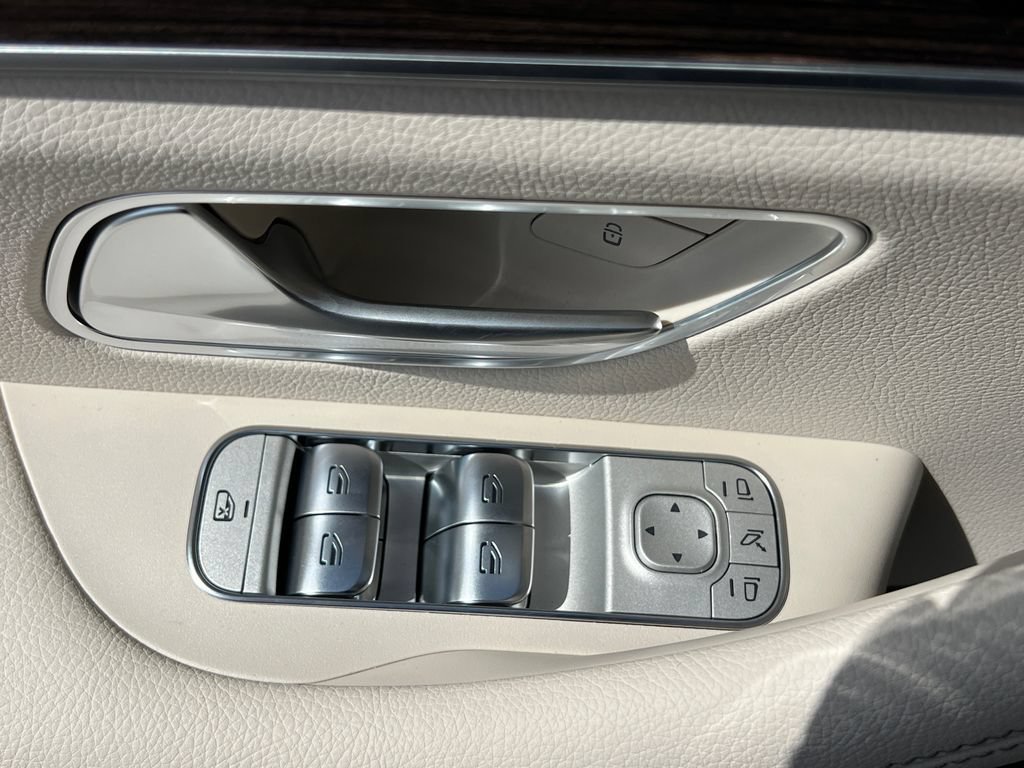 New 2026 MANUFAKTUR Ireland Mid Green Metallic Mercedes-Benz GLE 450 image 49