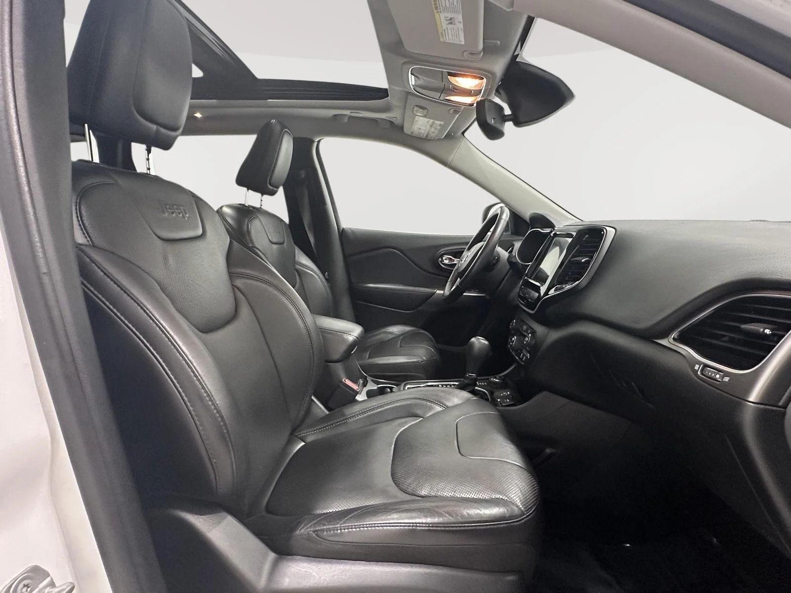 Used 2019 Bright White Clearcoat Jeep Limited image 26