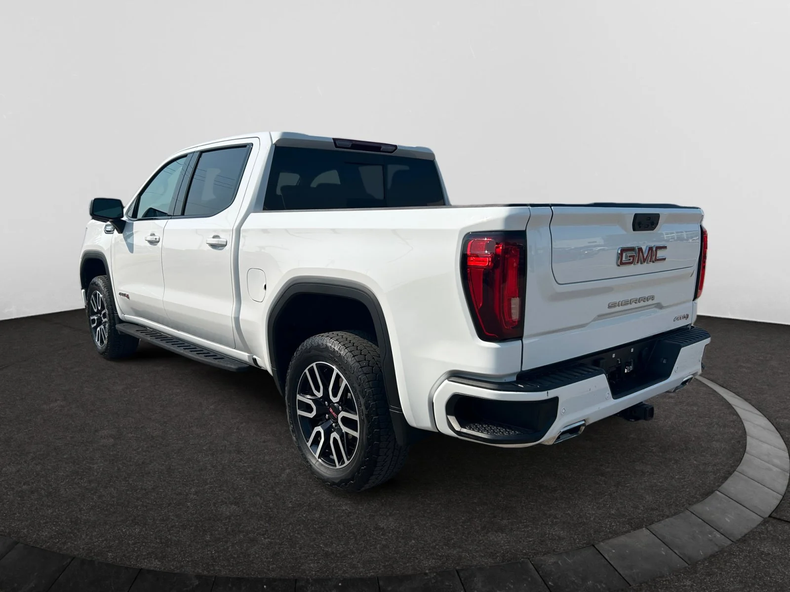 Used 2025 White GMC AT4 Crew Cab 3.0L Leather Sunroof Navigation 4x4 image 3
