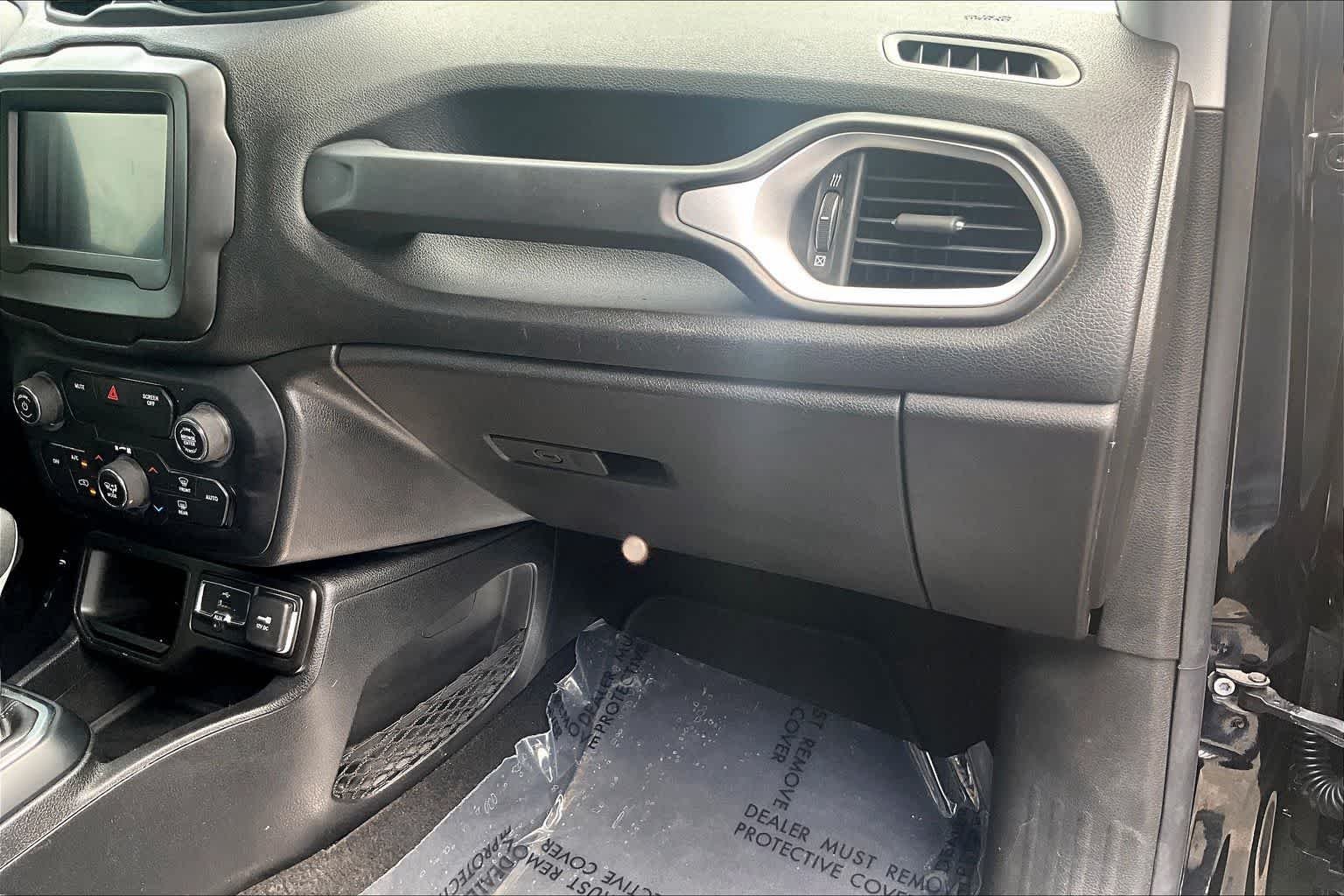 Used 2020 Black Clearcoat Jeep Latitude image 19