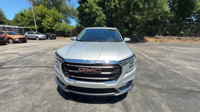 Used 2022 Quicksilver Metallic GMC SLE image 3