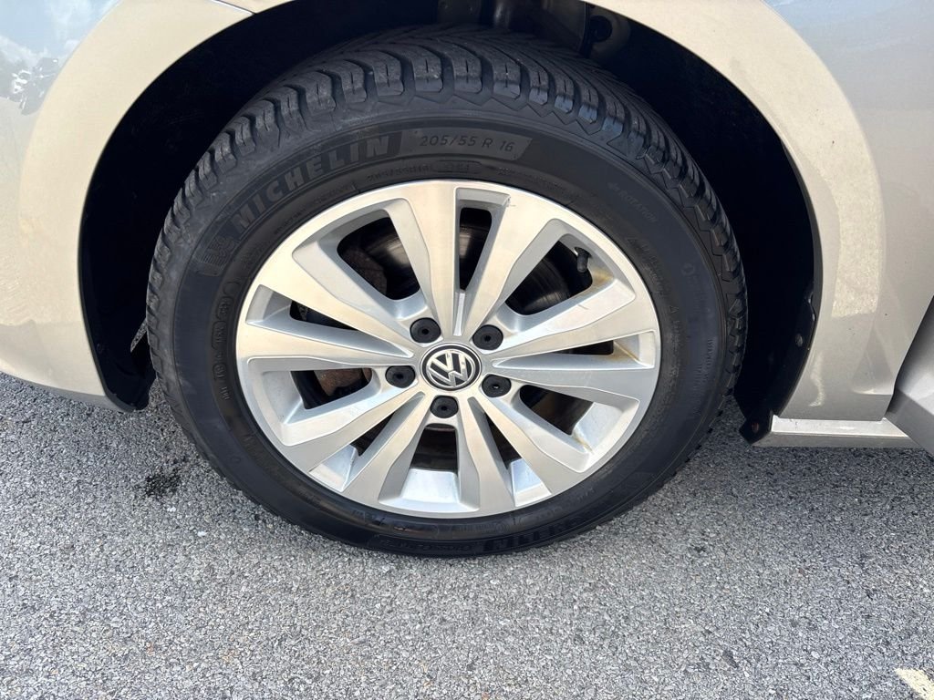 Used 2017 Silver Volkswagen S image 11