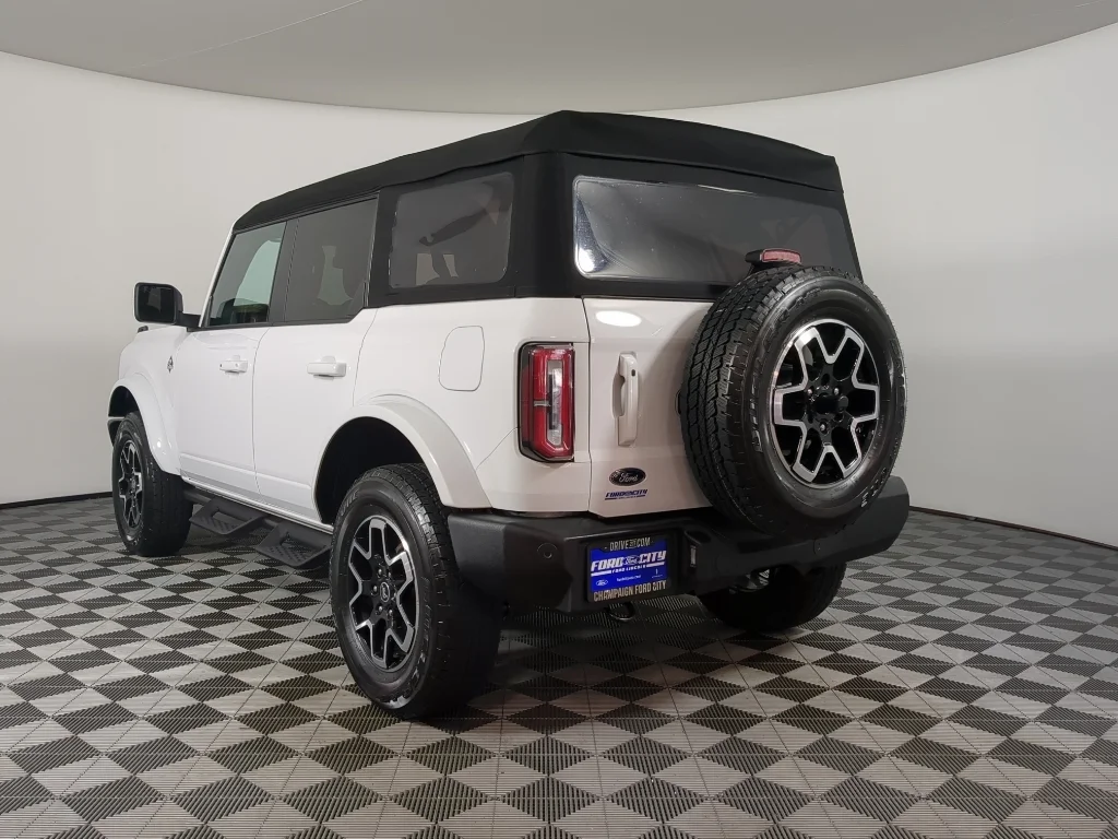 2024 Ford Bronco 4-Door Outer Banks - Photo 6