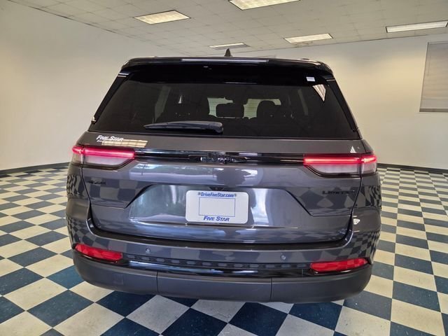 Used 2024 Gray Jeep Altitude image 6