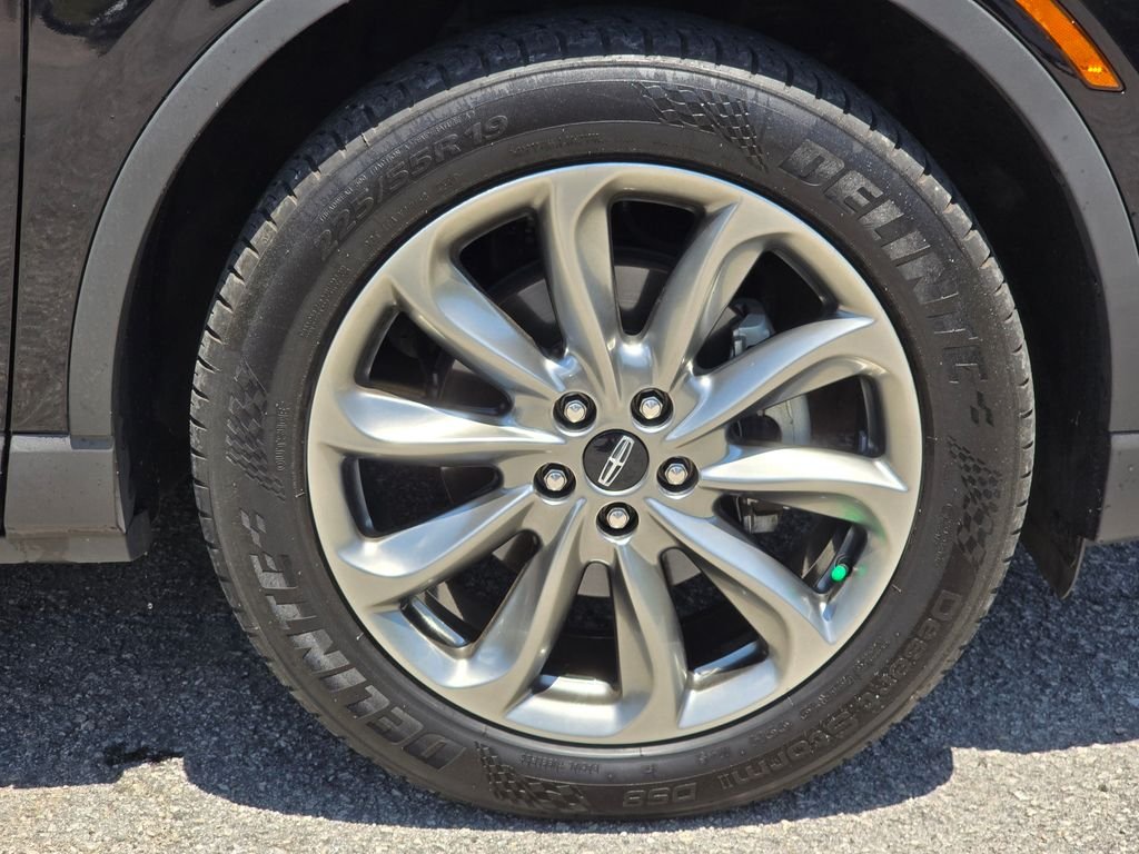 Used 2022 Black Metallic Lincoln Standard image 19