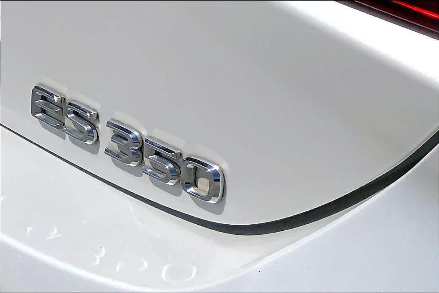 Used 2019 Eminent White Pearl Lexus  image 30
