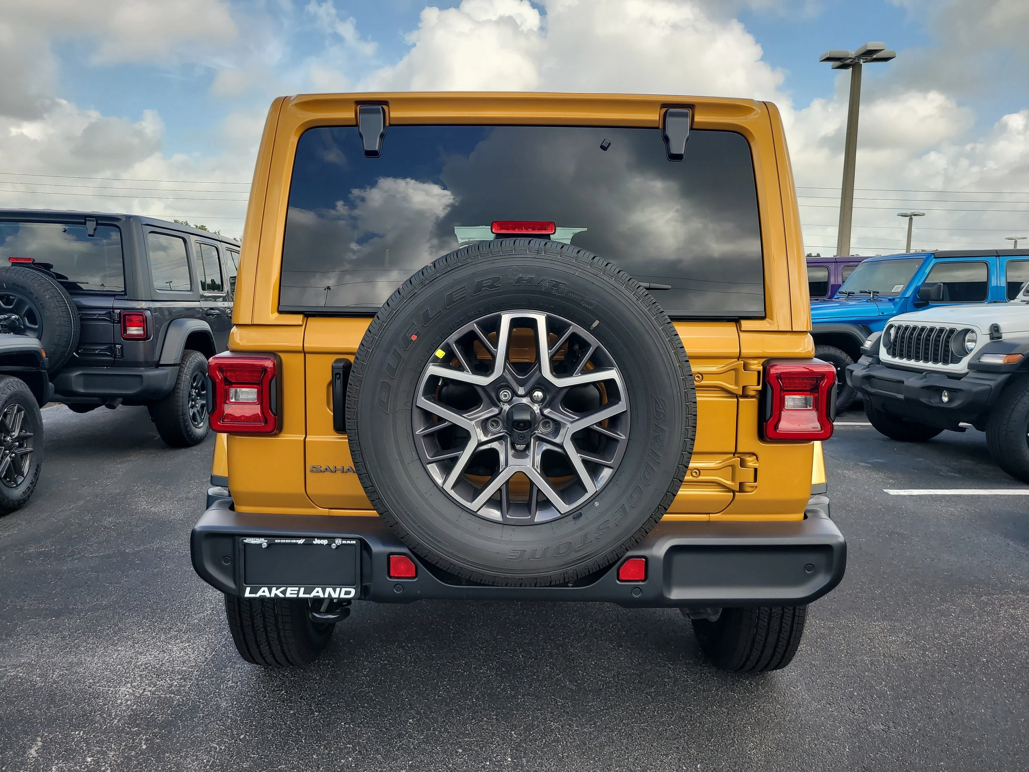 New 2026 Goldilocks Jeep Sahara image 7