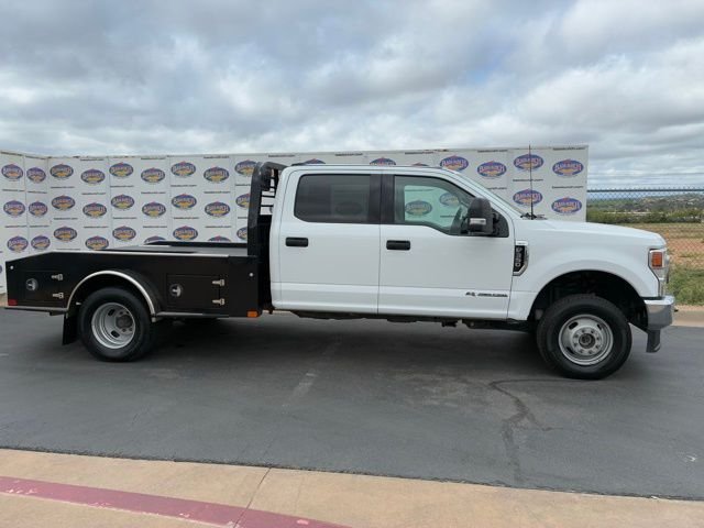 Oxford White 2022 Ford F-350 Super Duty Chassis XLT Crew Cab DRW 4WD Pickup Truck Four-Wheel Drive Automatic