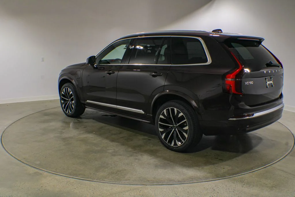 New 2026 Red Metallic Volvo T8 Plus image 3