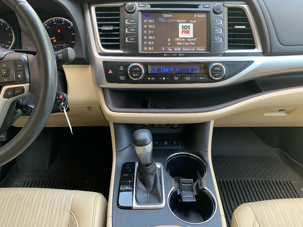 Used 2017 Blizzard Pearl Toyota LE Plus image 17