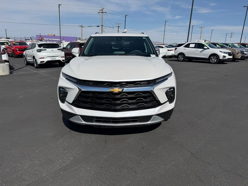 Used 2023 IRIDESCENT PEARL TRICOAT Chevrolet LT image 8