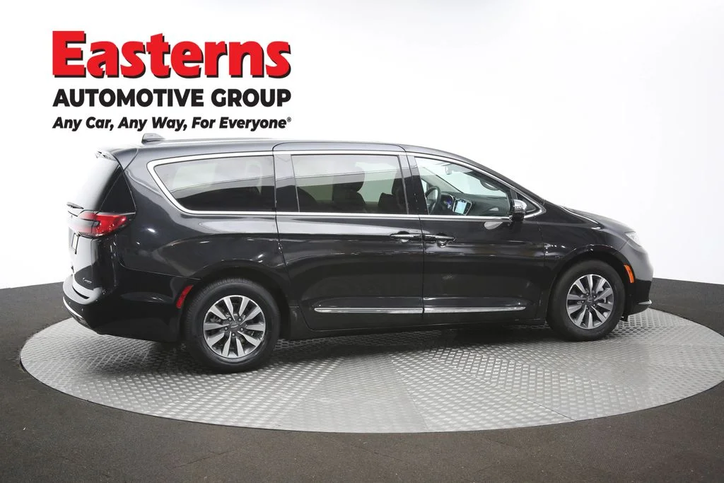 Used 2023 Black Chrysler Limited image 47