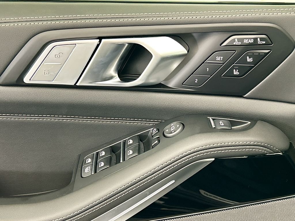 New 2027 Black Sapphire Metallic BMW xDrive40i image 22
