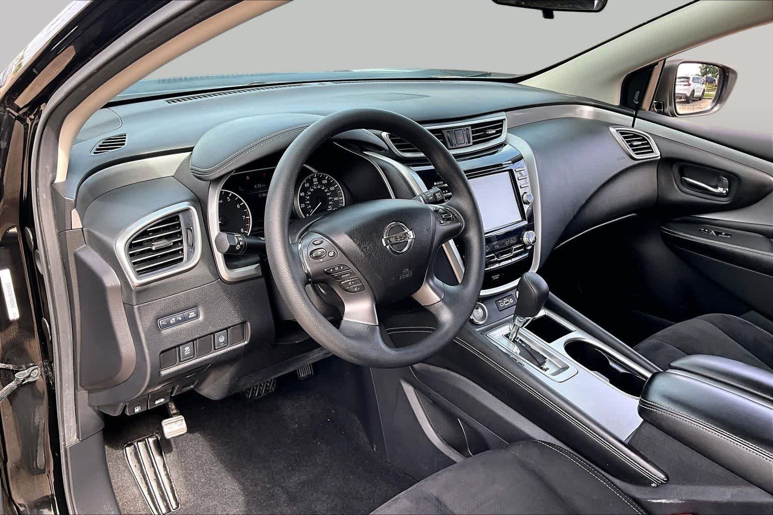 Used 2020 Super Black Metallic Nissan S image 17