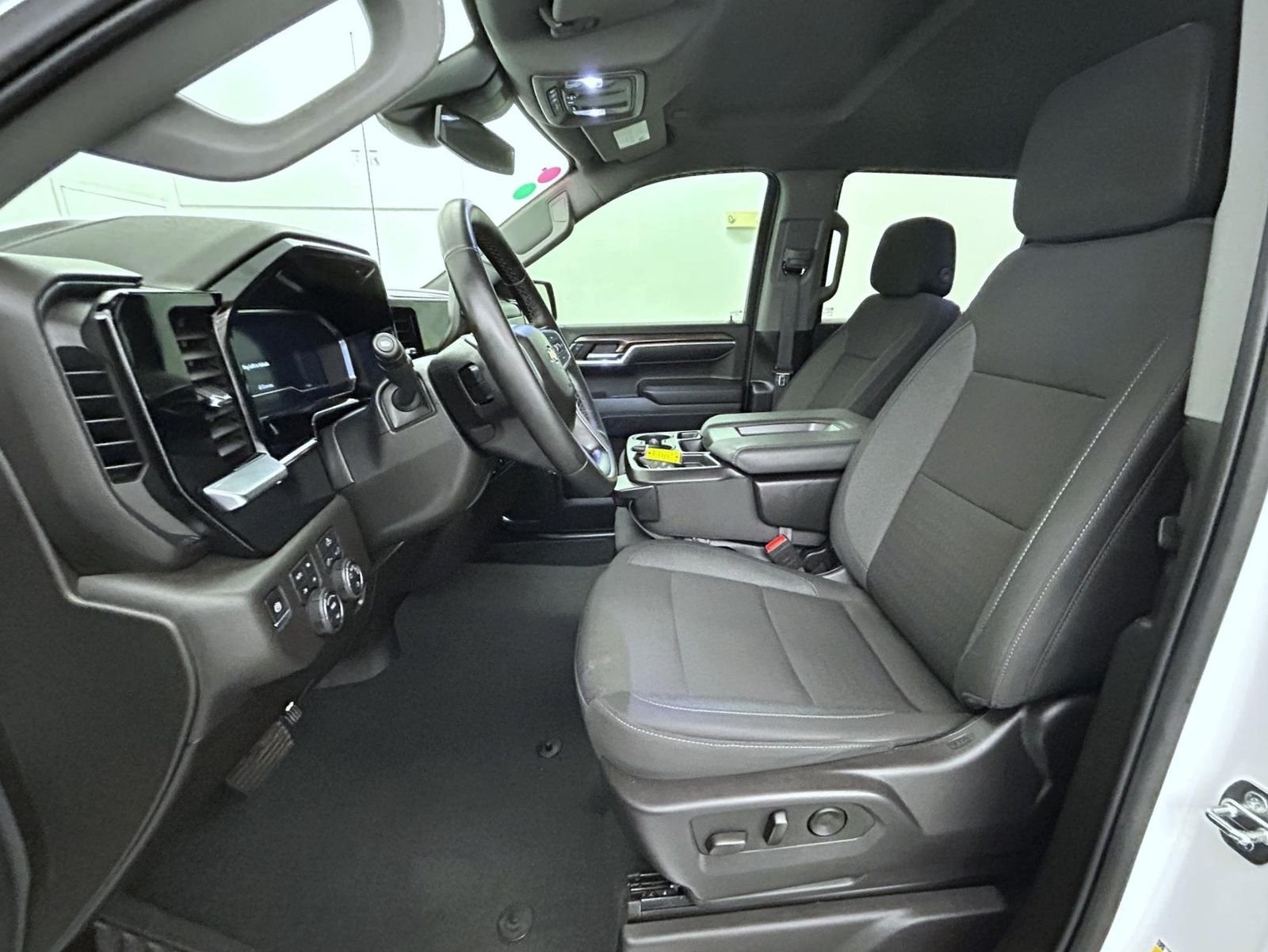 Used 2024 White Chevrolet LT image 10