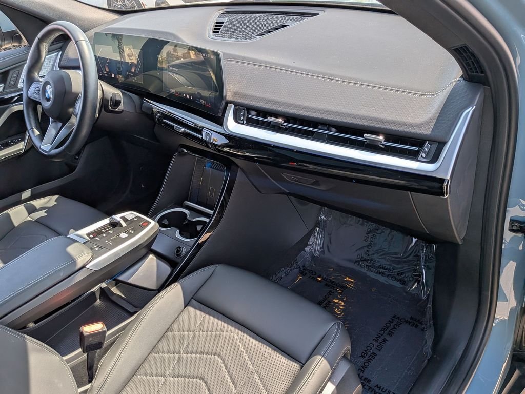 Used 2025 Green BMW xDrive28i image 9