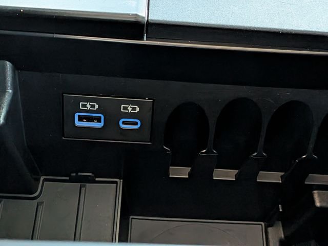 Used 2024  Toyota SR5 image 32