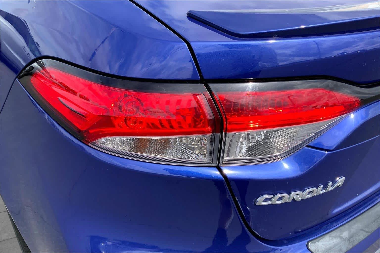 Used 2020 Blue Crush Metallic Toyota SE image 27