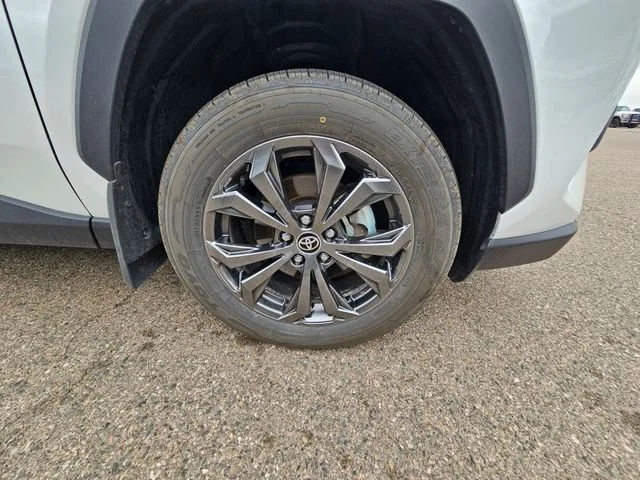 Used 2025 Wind Chill Pearl Toyota XLE Premium image 24