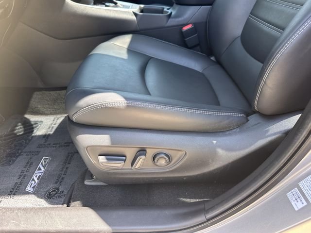 Used 2022 Silver Toyota XLE Premium image 29