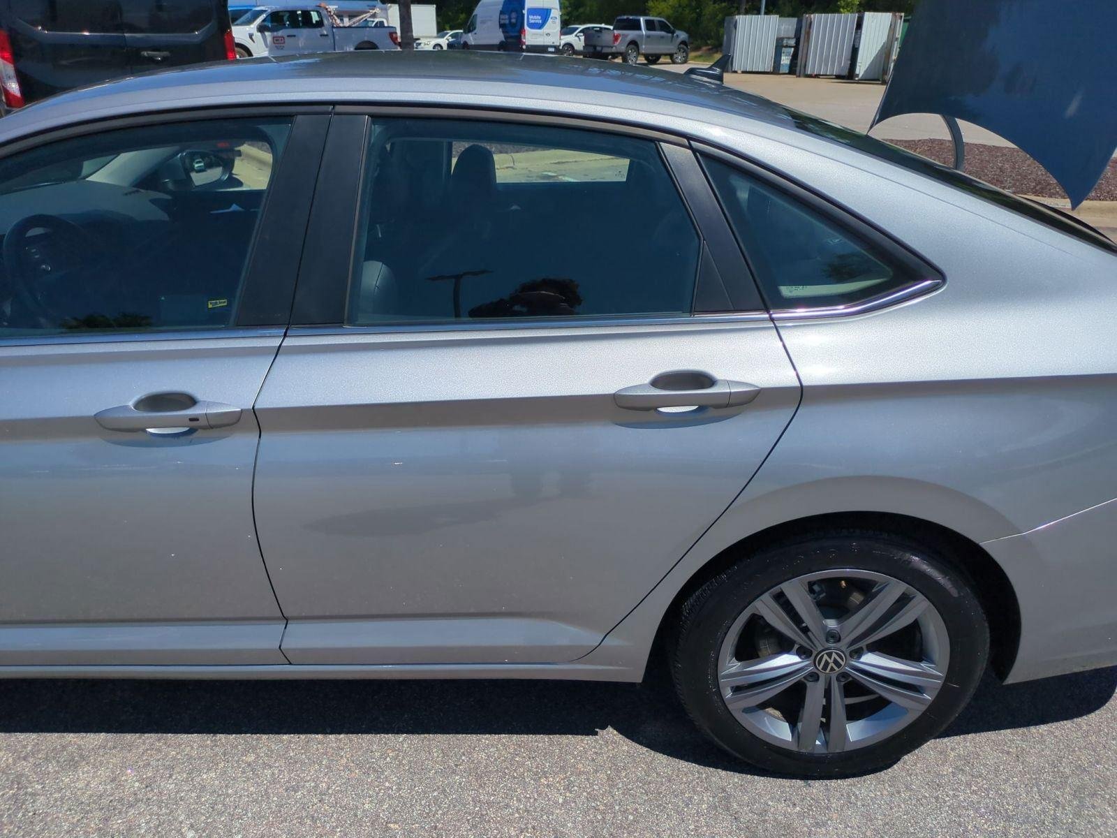 Used 2023  Volkswagen SE image 30