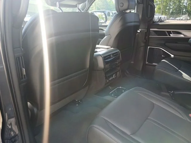 New 2026 Baltic-Gray Metallic Clear-Coat Exterior Paint Jeep Limited Altitude image 23