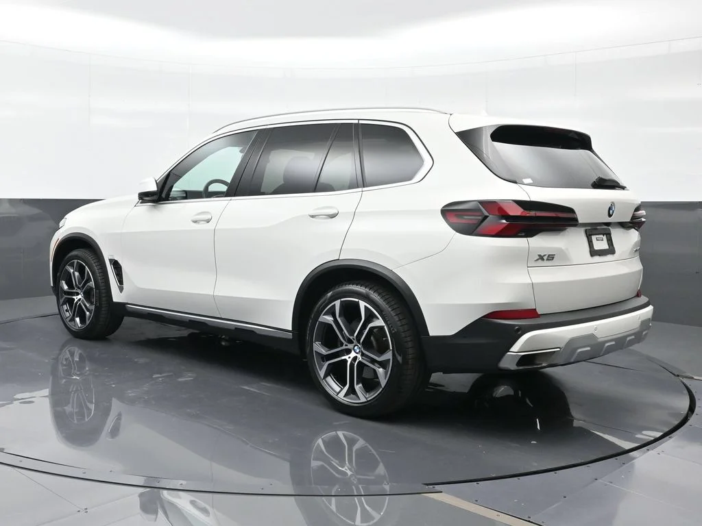 Certified Used 2024 White BMW sDrive40i image 3