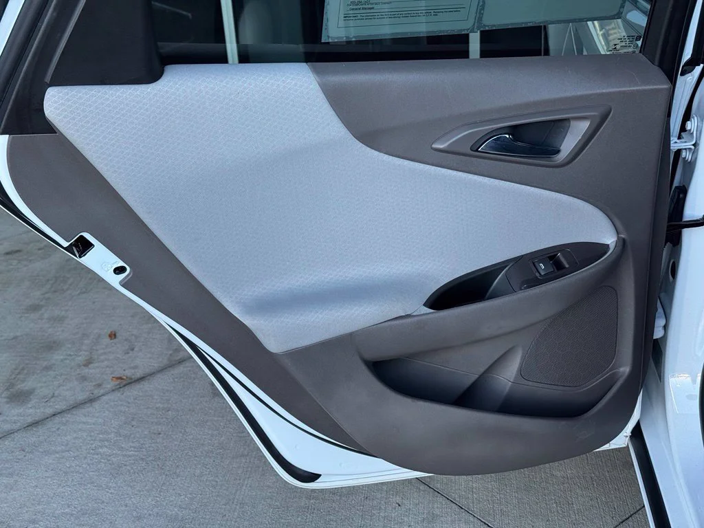 Used 2022 SUMMIT WHITE Chevrolet LT image 18