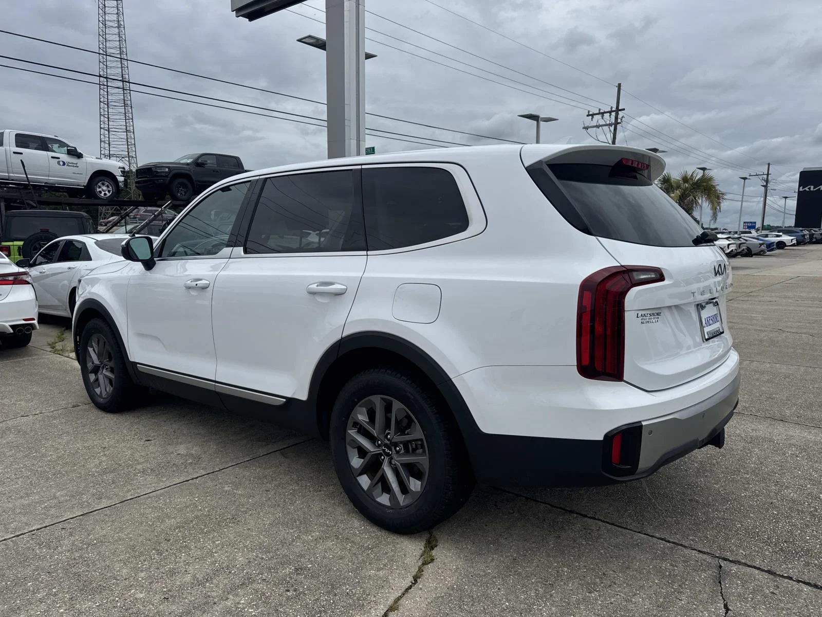 Used 2023 Glacial White Pearl Kia LX AWD image 5