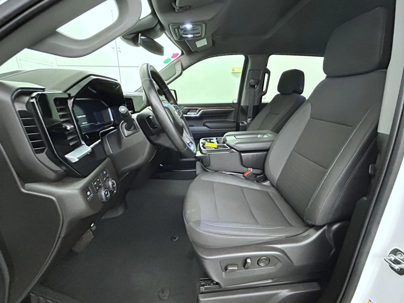Used 2024 White Chevrolet LT image 10