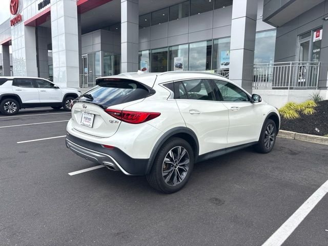 Used 2018 White INFINITI Premium image 9